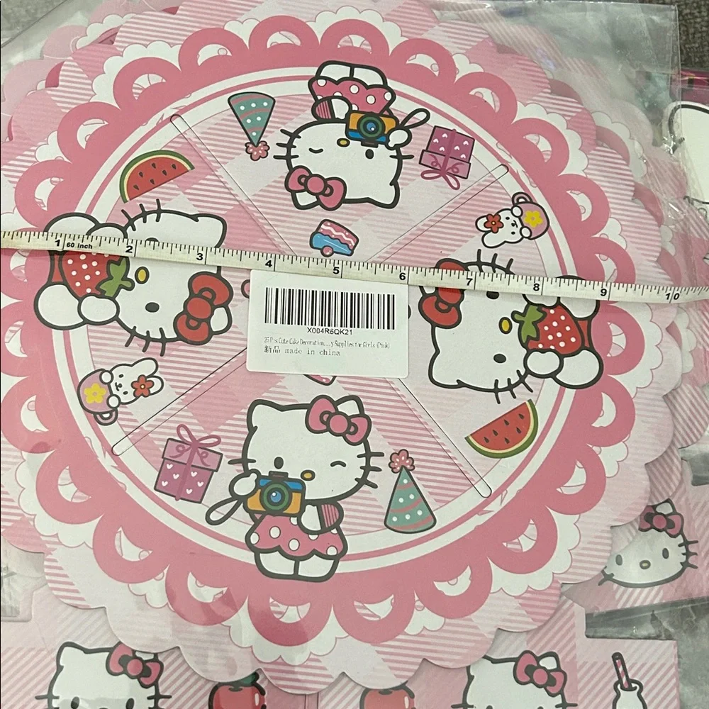 Hello Kitty 10 Inch Round Cake 25 Piece Decoration set